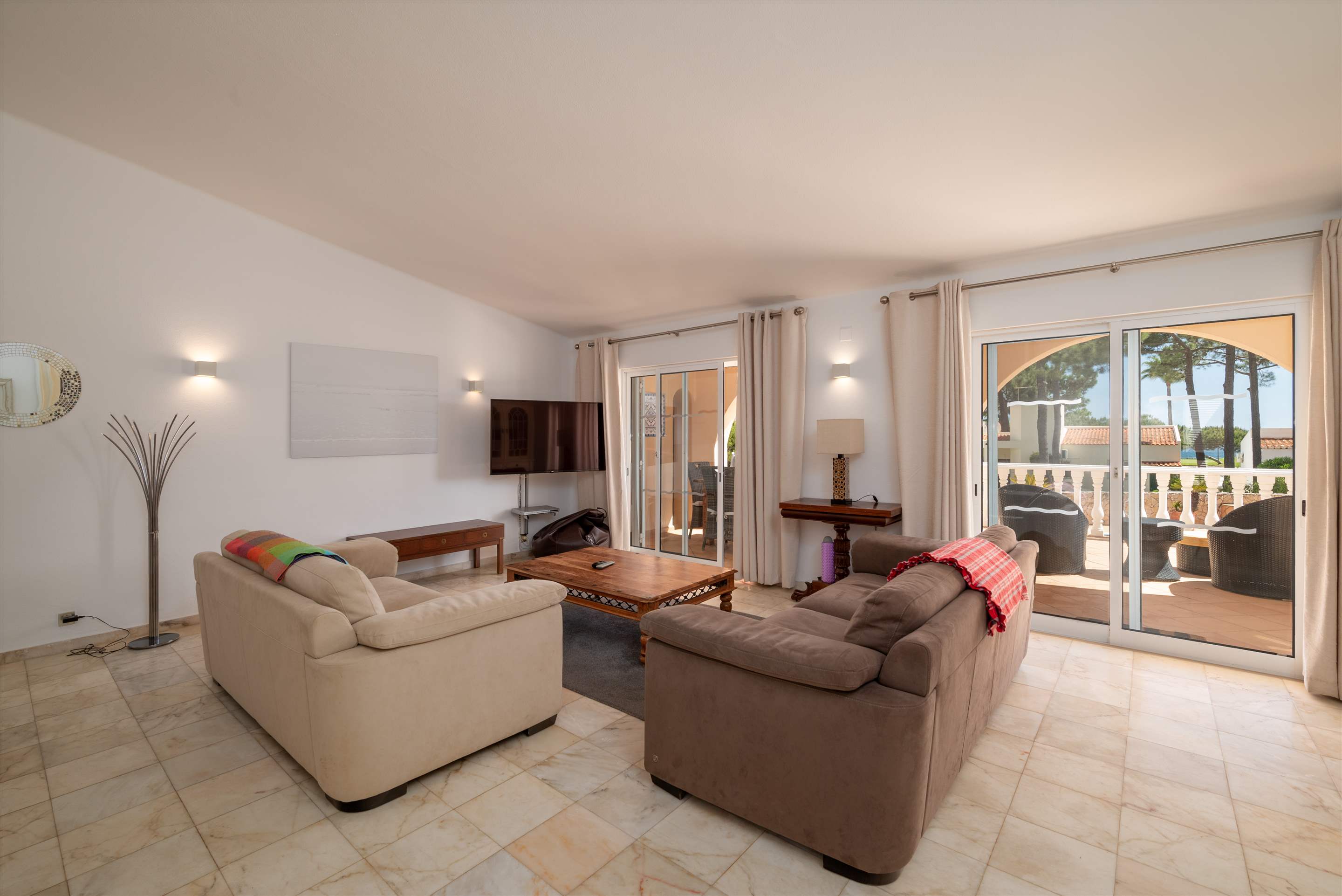 Villa Amoreira, 3 bedroom villa in Vale do Lobo, Algarve Photo #9