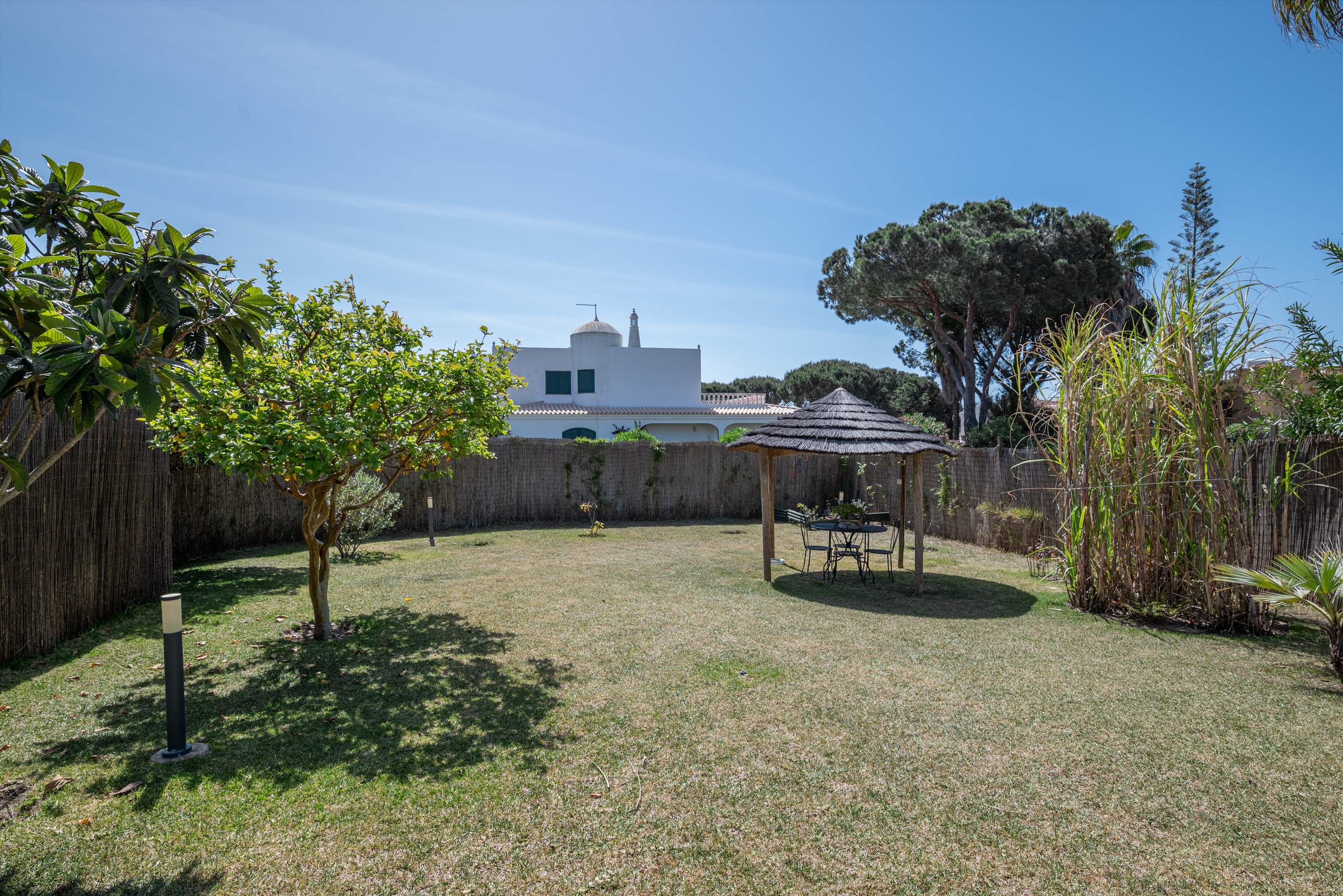 Villa Brazil, 3 bedroom villa in Vilamoura Area, Algarve Photo #3