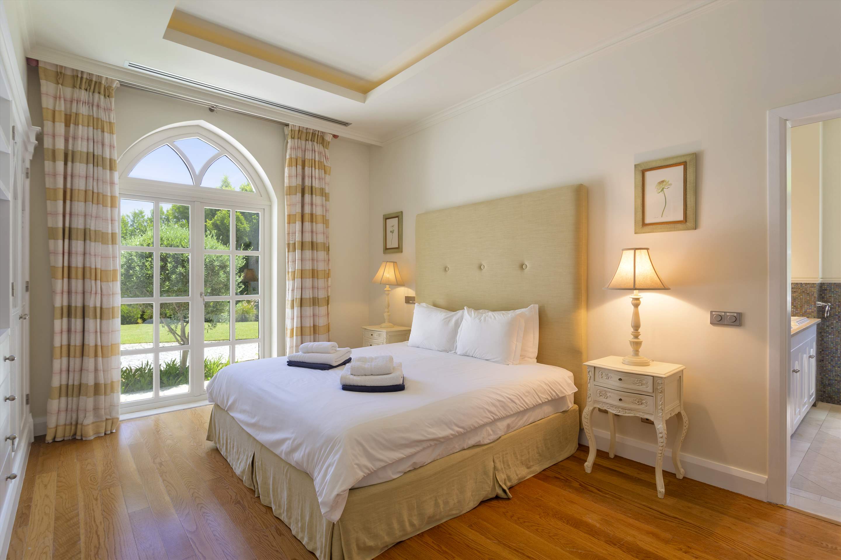 Villa Charm, 6 bedroom villa in Quinta do Lago, Algarve Photo #24