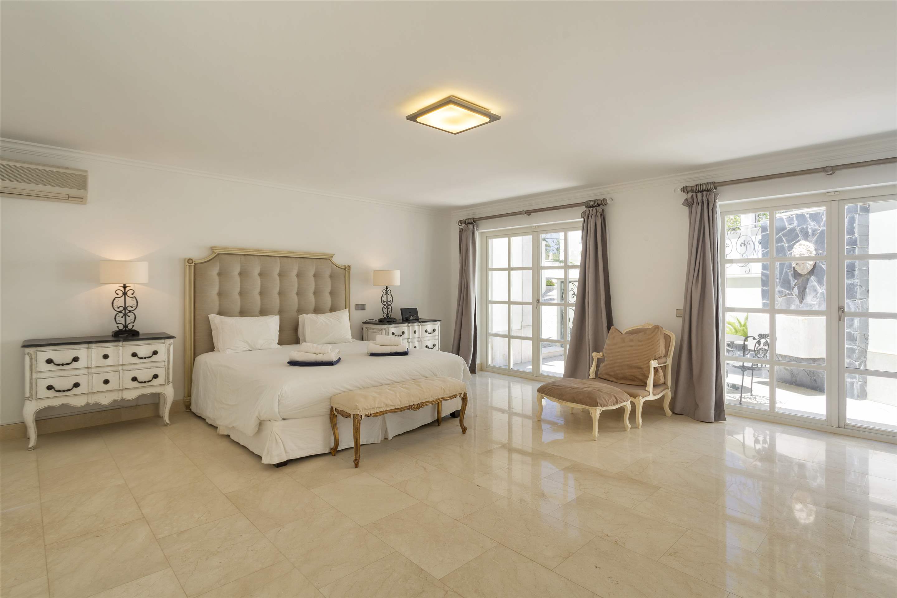 Villa Charm, 6 bedroom villa in Quinta do Lago, Algarve Photo #26