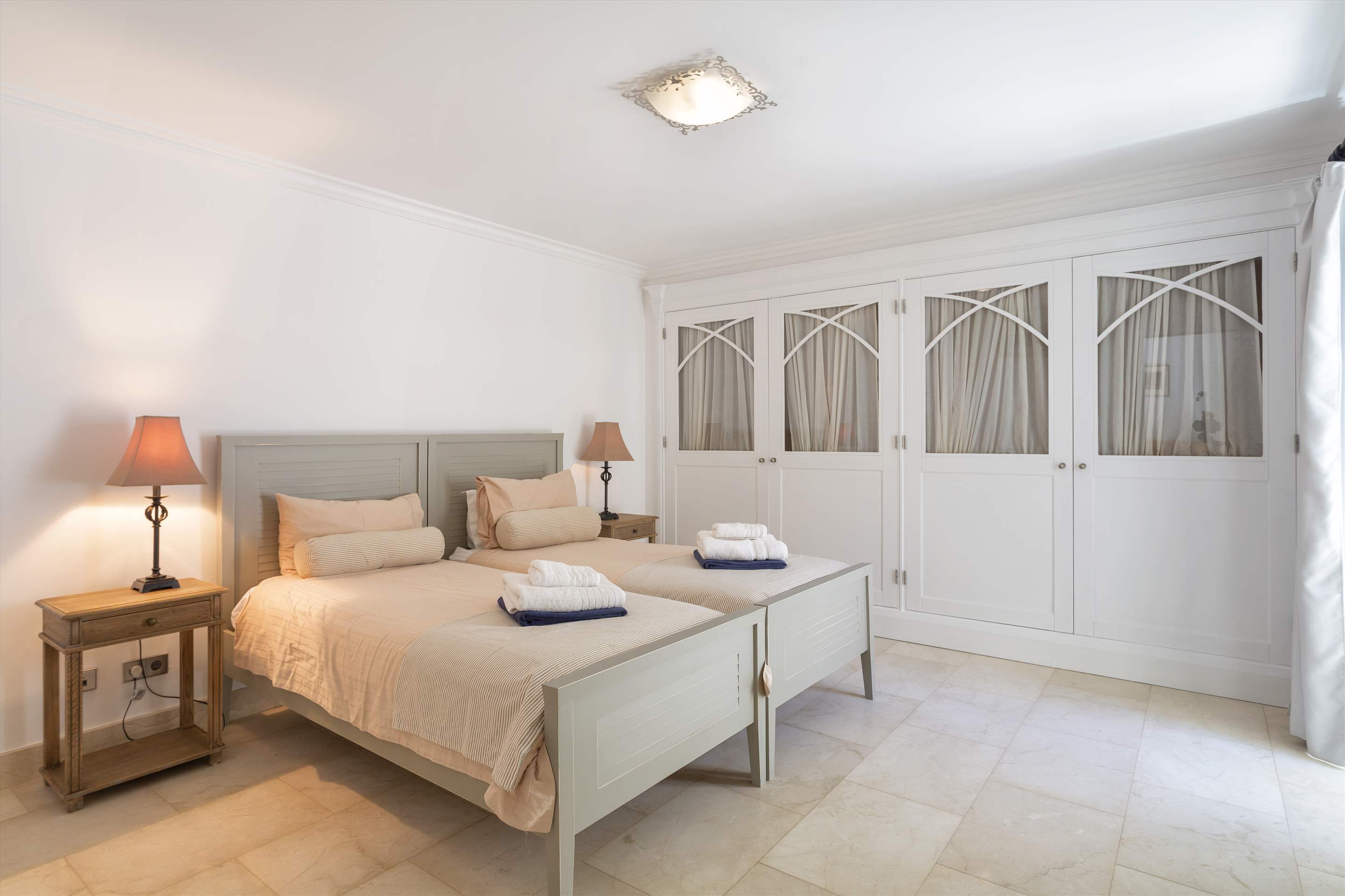Villa Charm, 6 bedroom villa in Quinta do Lago, Algarve Photo #28
