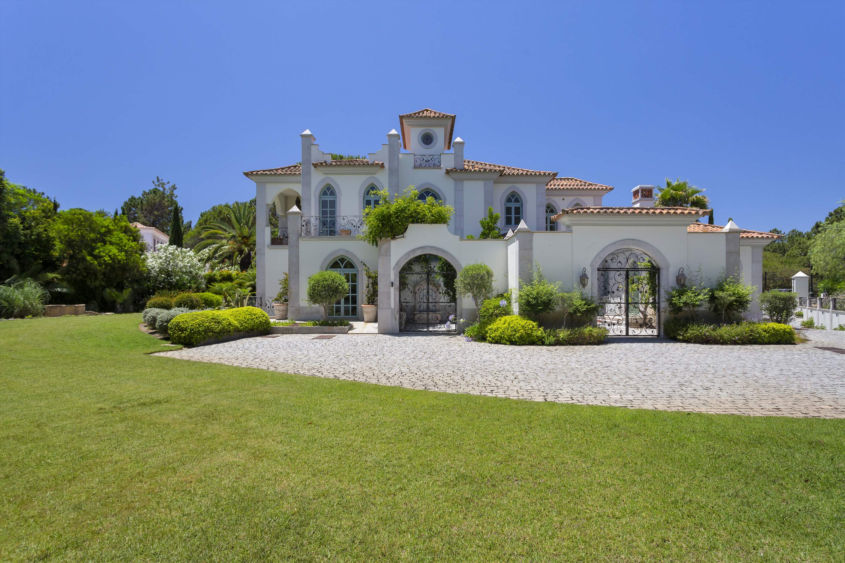Villa Charm, 6 bedroom villa in Quinta do Lago, Algarve Photo #39