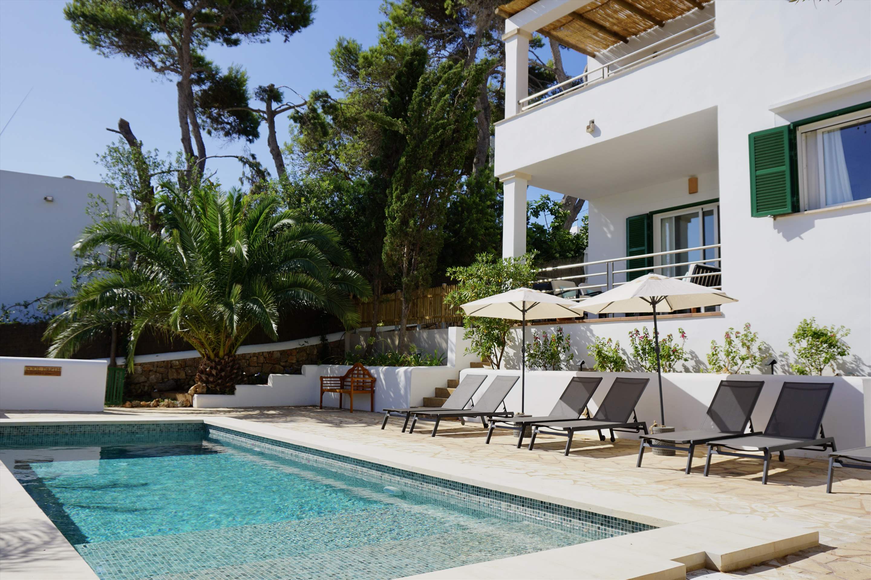 Villa Riviera, 4 bedroom villa in Cala d'Or , Majorca Photo #1
