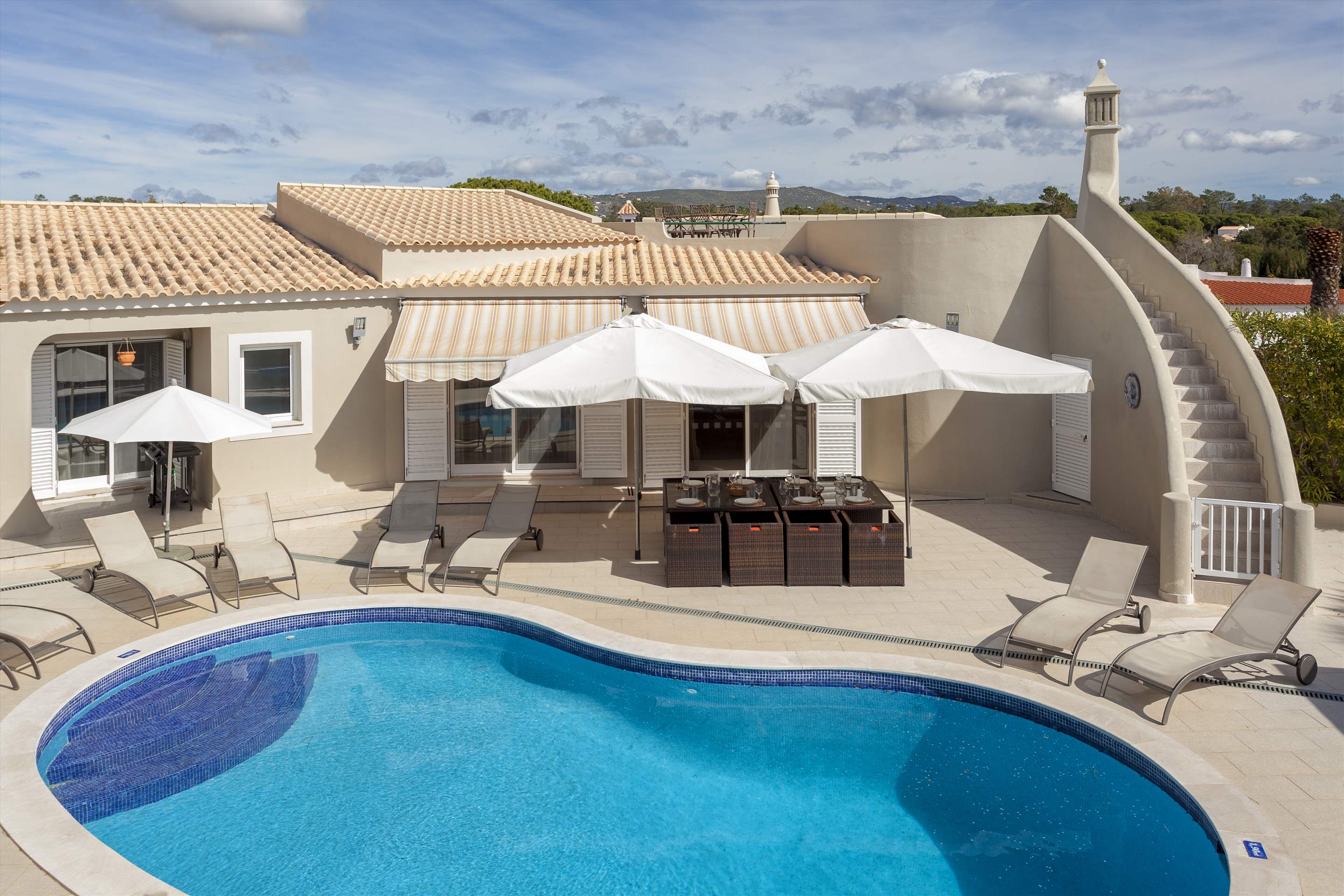 Villa Swakeleys, 4 bedroom villa in Quinta do Lago, Algarve Photo #1