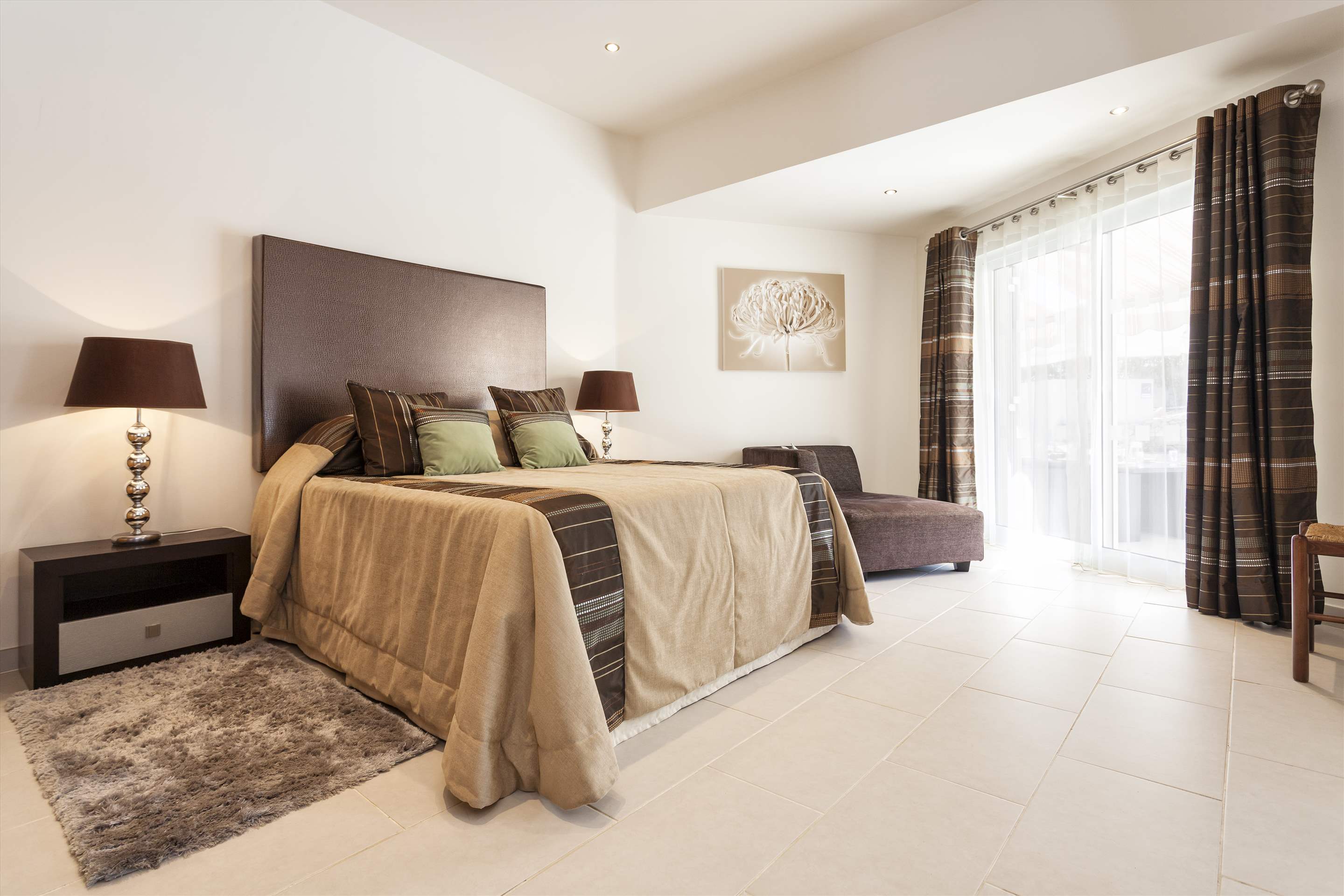 Villa Swakeleys, 4 bedroom villa in Quinta do Lago, Algarve Photo #11