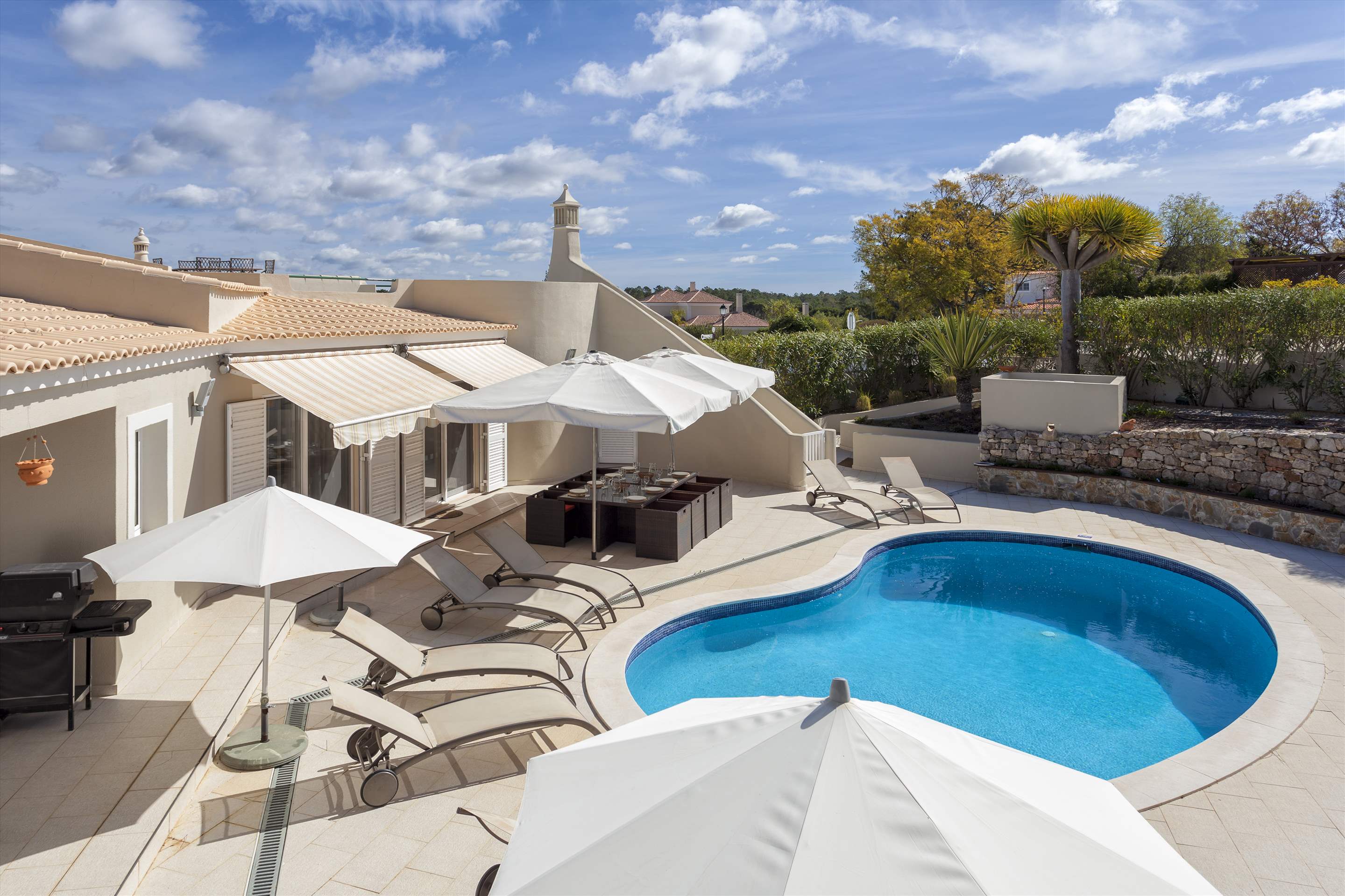 Villa Swakeleys, 4 bedroom villa in Quinta do Lago, Algarve Photo #8