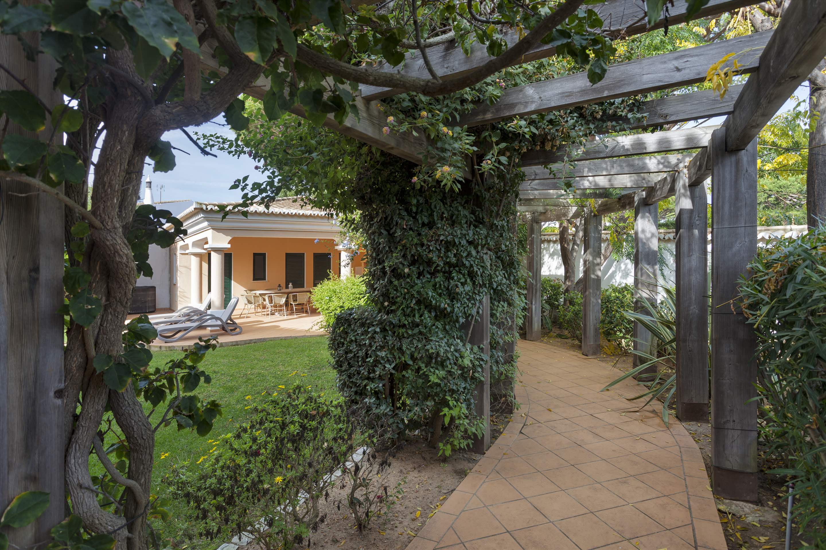 Villa Loniceria, 4 Bedroom Rental, 4 bedroom villa in Vale do Lobo, Algarve Photo #17