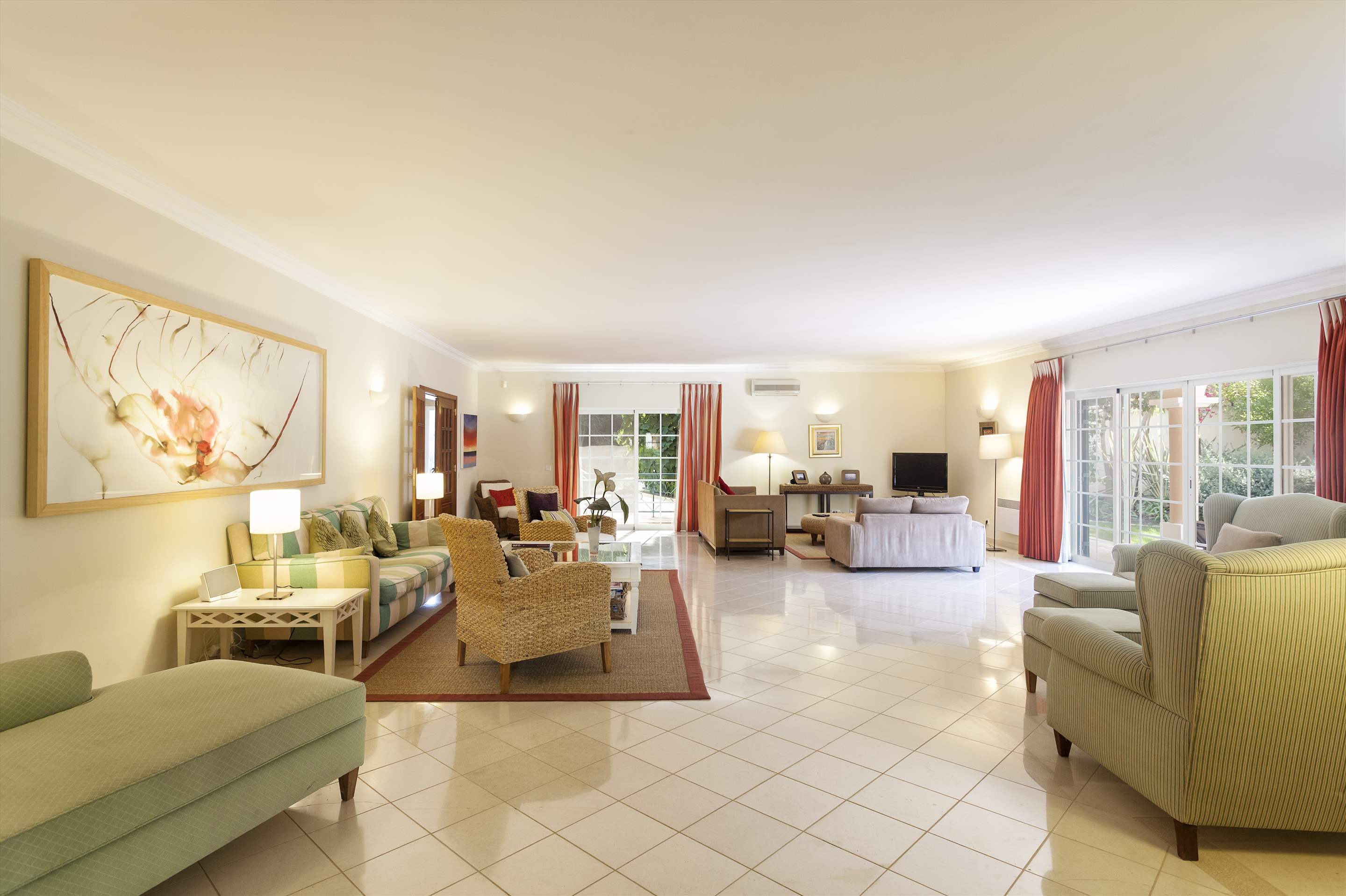 Villa Loniceria, 4 Bedroom Rental, 4 bedroom villa in Vale do Lobo, Algarve Photo #6