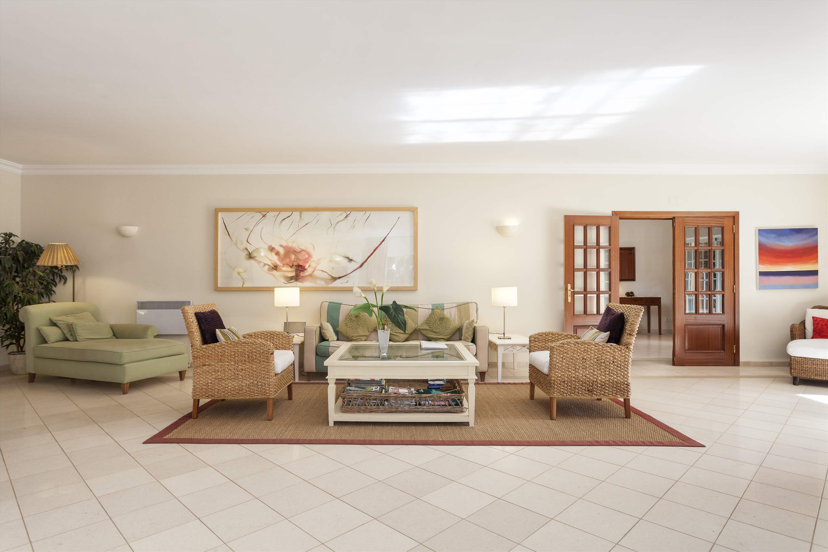 Villa Loniceria, 4 Bedroom Rental, 4 bedroom villa in Vale do Lobo, Algarve Photo #7