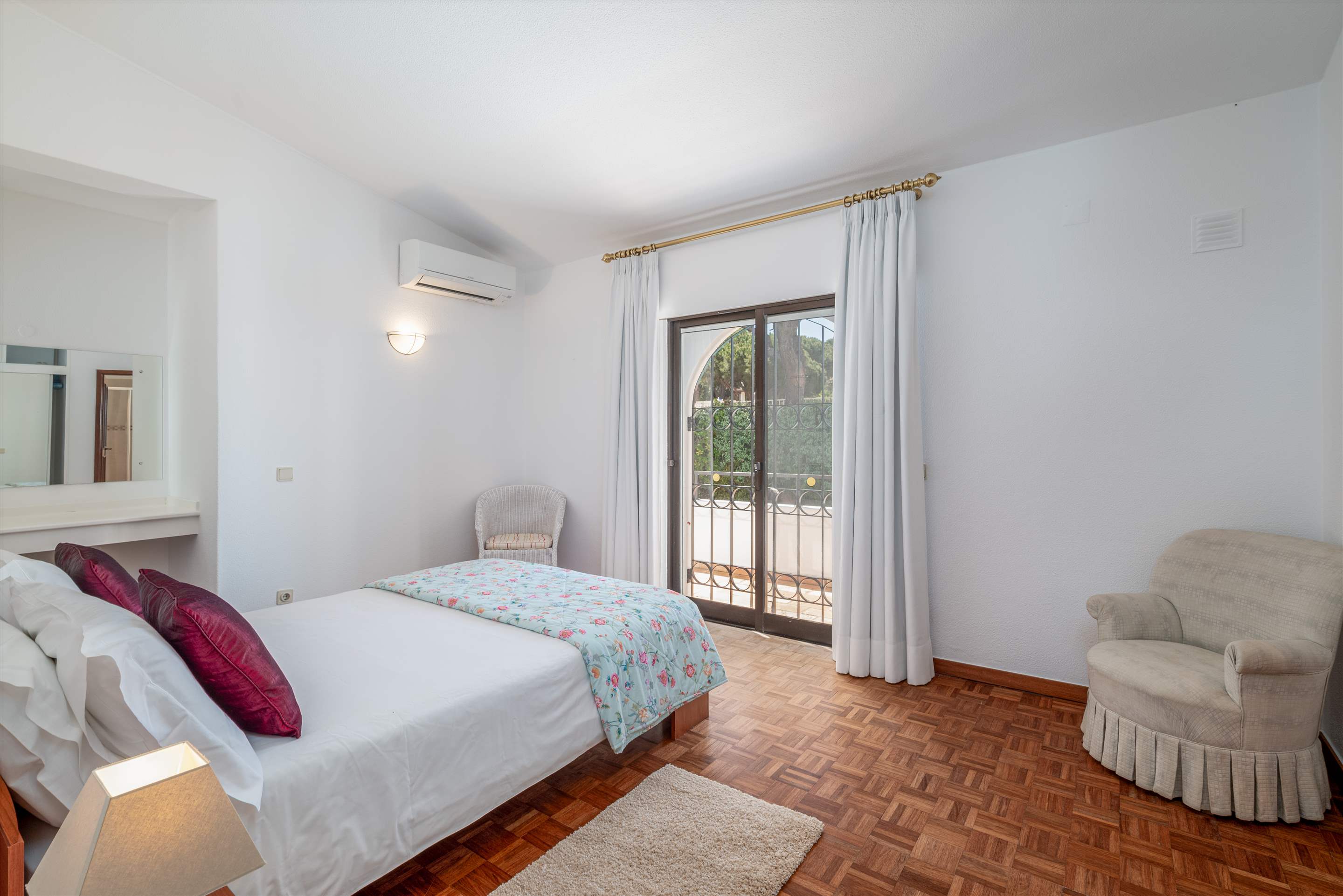 Villa Cassia, 3 bedroom villa in Dunas Douradas, Algarve Photo #10