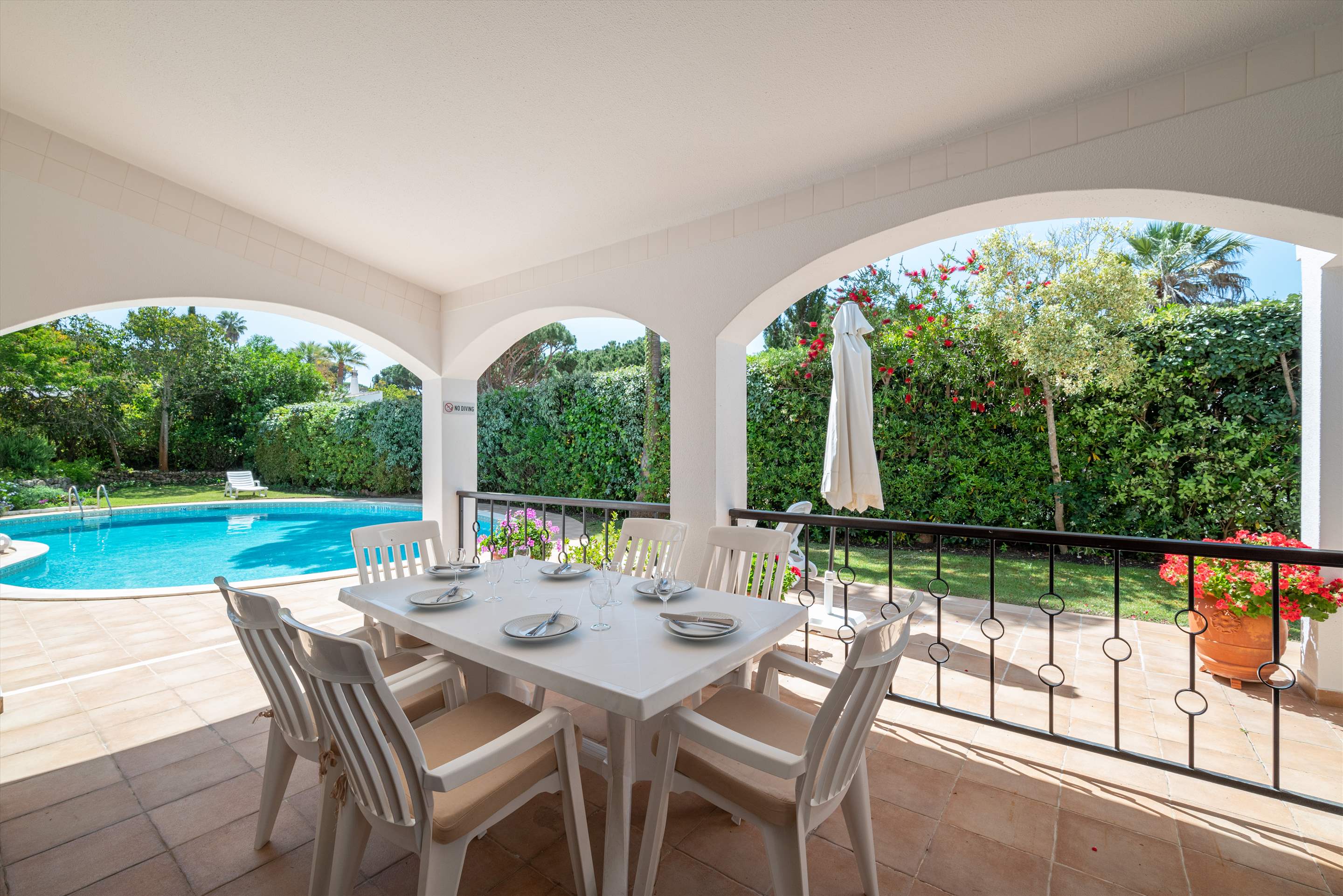 Villa Cassia, 3 bedroom villa in Dunas Douradas, Algarve Photo #2