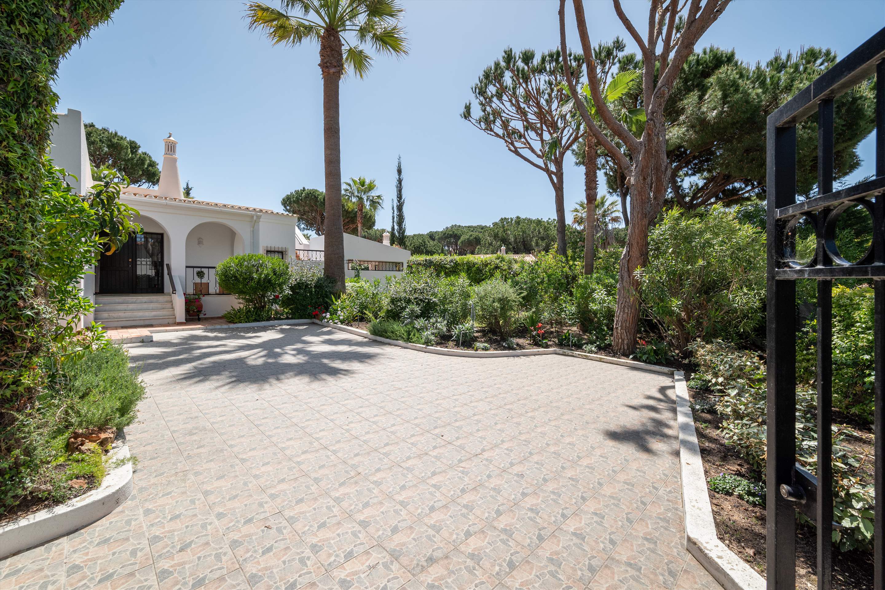 Villa Cassia, 3 bedroom villa in Dunas Douradas, Algarve Photo #20