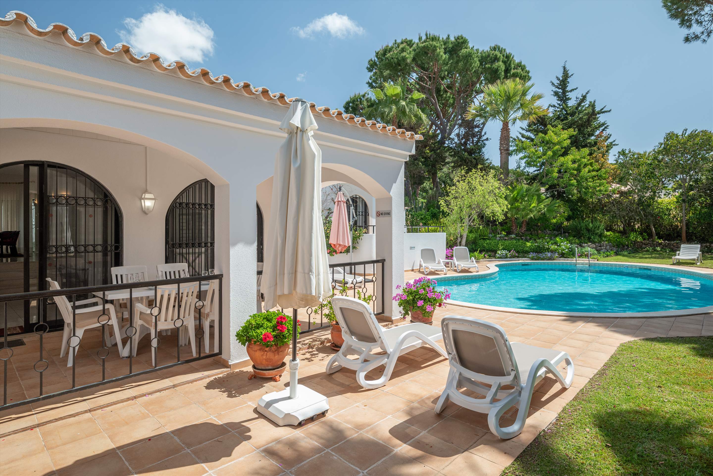Villa Cassia, 3 bedroom villa in Dunas Douradas, Algarve Photo #9