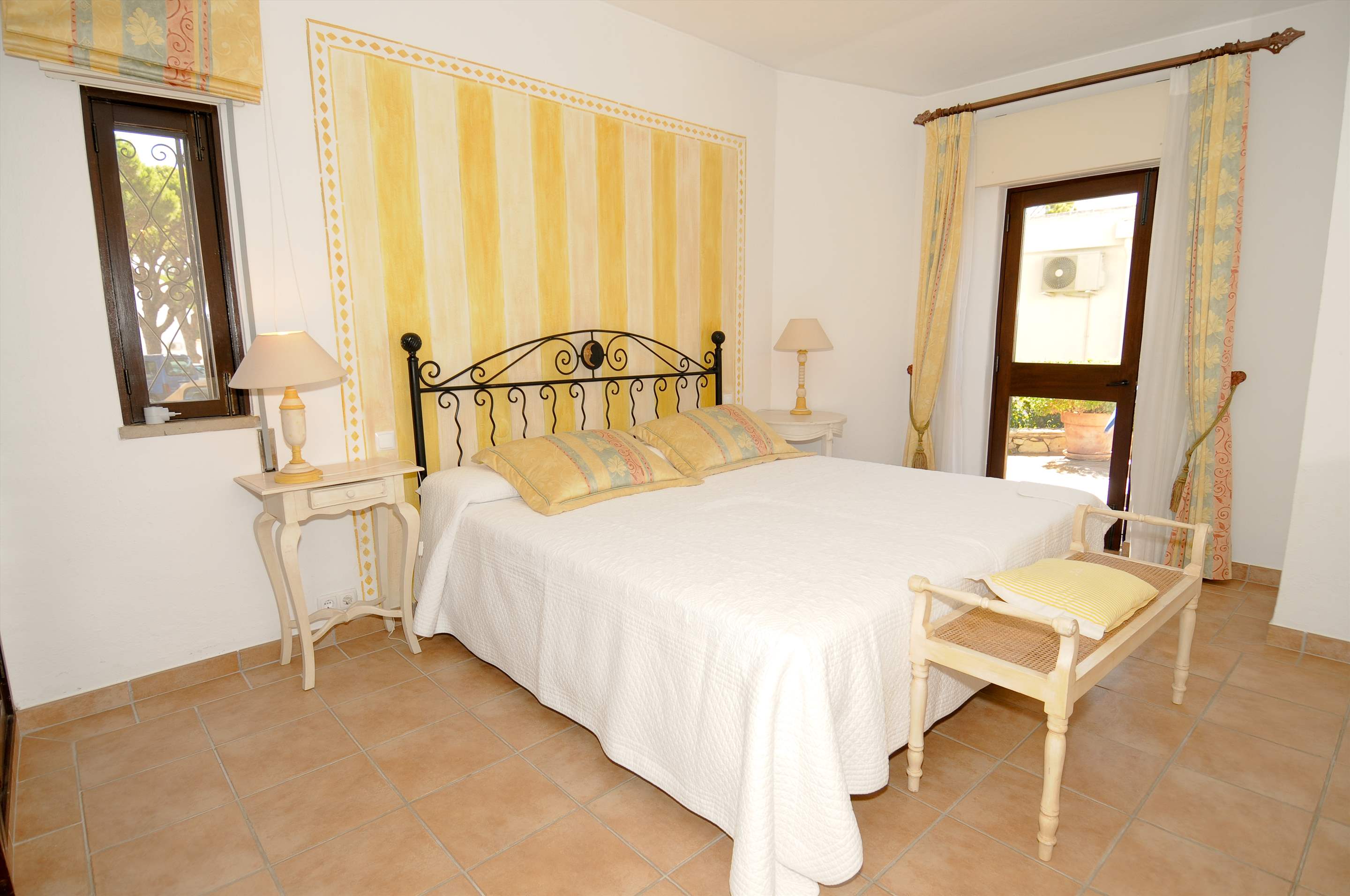 Villa Giroud, 2 bedroom villa in Vale do Lobo, Algarve Photo #10