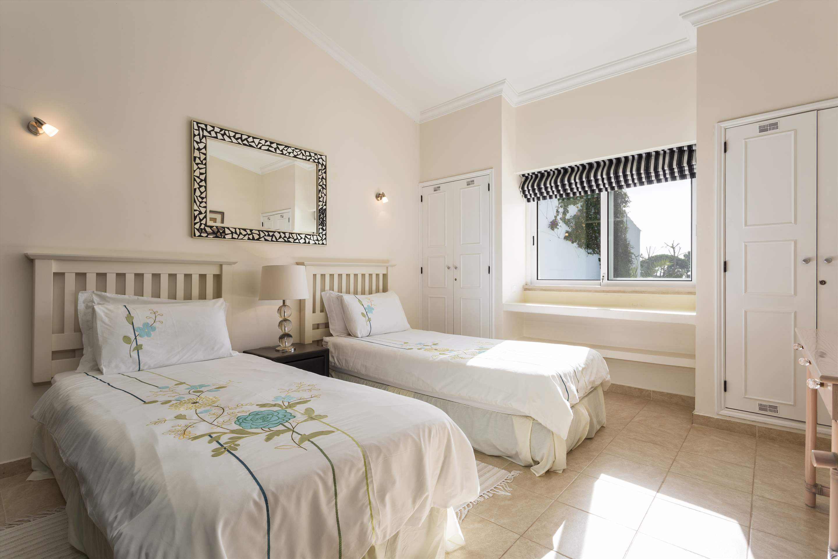 Villa Mimosa 4, 3 bedroom villa in Vale do Lobo, Algarve Photo #14